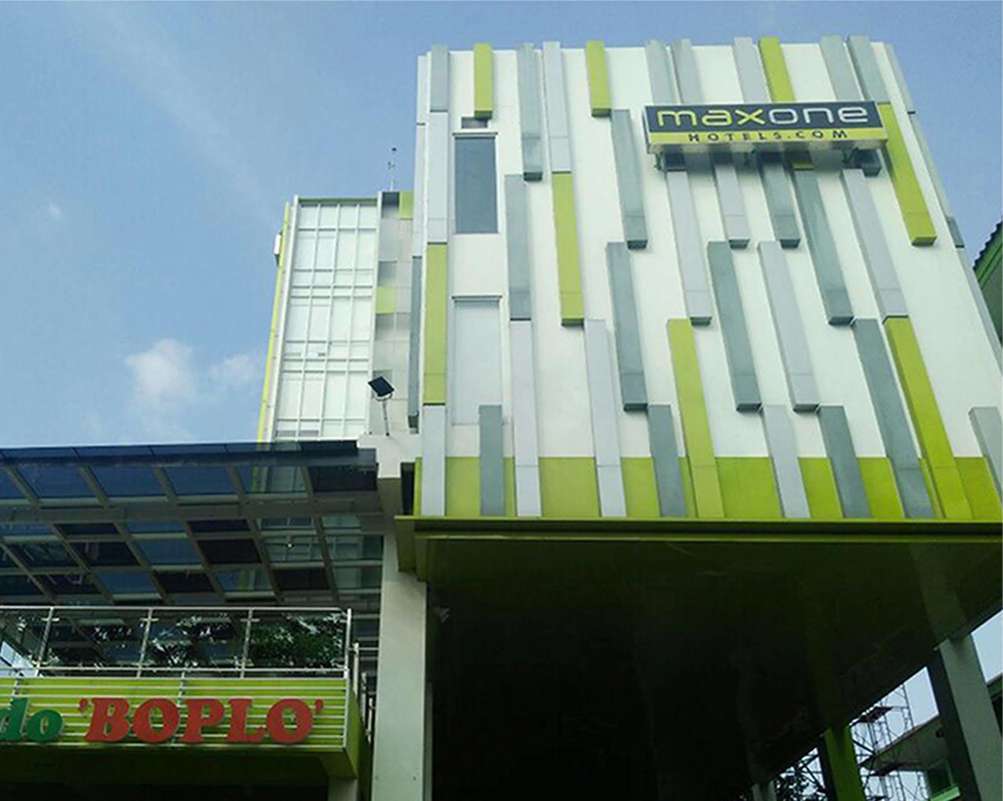 Maxonehotels.Com At Kramat Jacarta Exterior foto